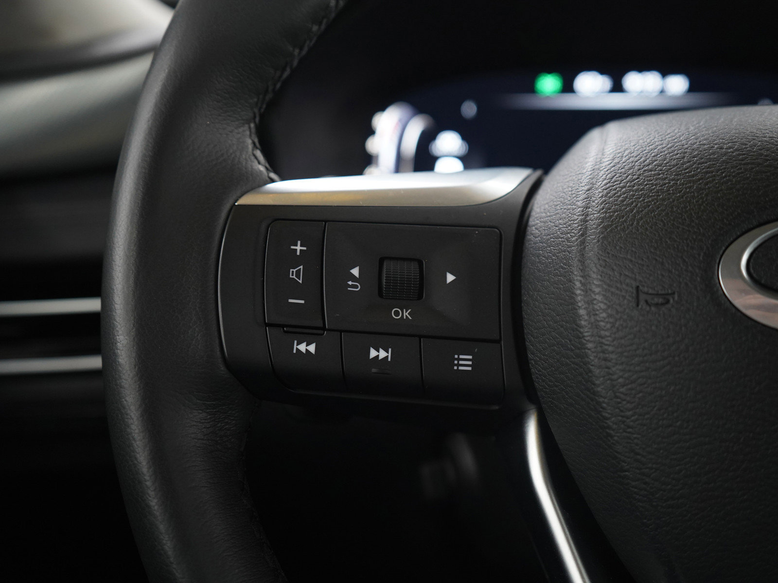 Used 2023 INFINITI QX60 Luxe image 28