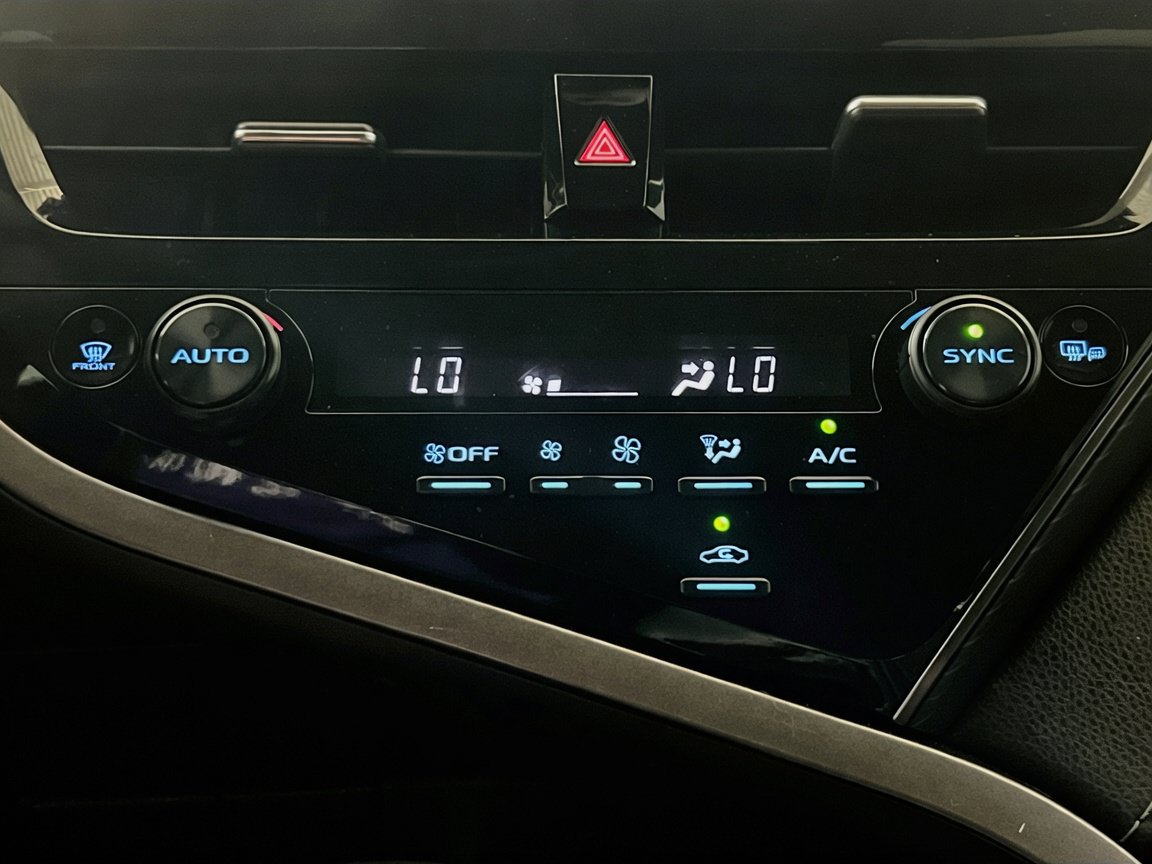 Used 2023 Toyota Camry SE w/ Convenience Package FWD image 11