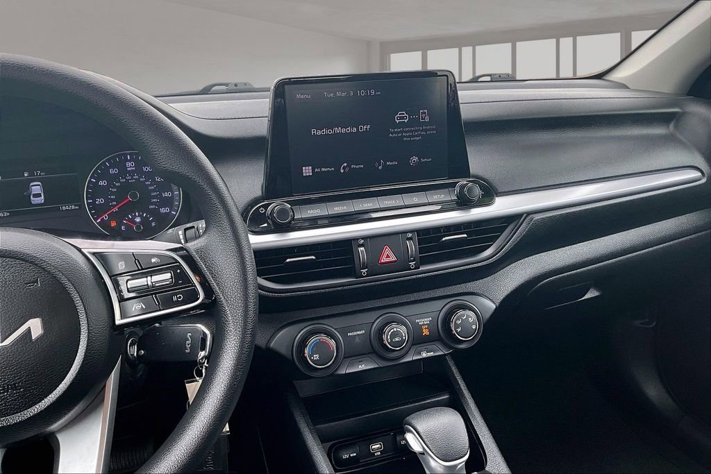 Used 2023 Kia Forte LXS image 9