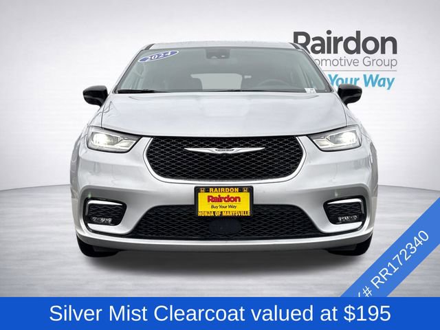 Used 2024 Chrysler Pacifica Touring-L image 2