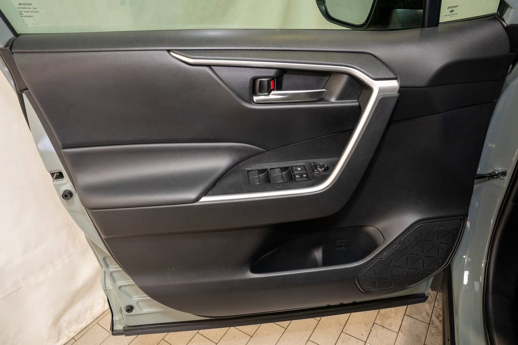 Used 2021 Toyota RAV4 XLE image 11