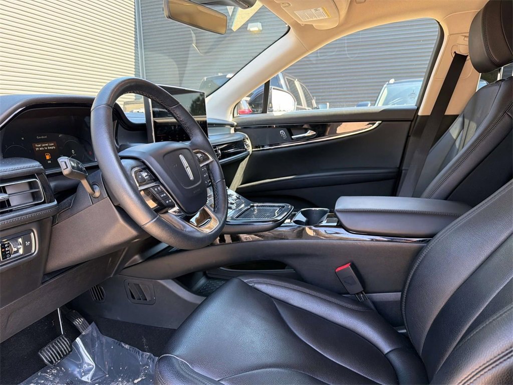 Used 2022 Lincoln Nautilus FWD image 7