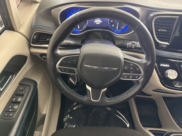 Used 2021 Chrysler Pacifica Touring w/ Cold Weather Group FWD image 28