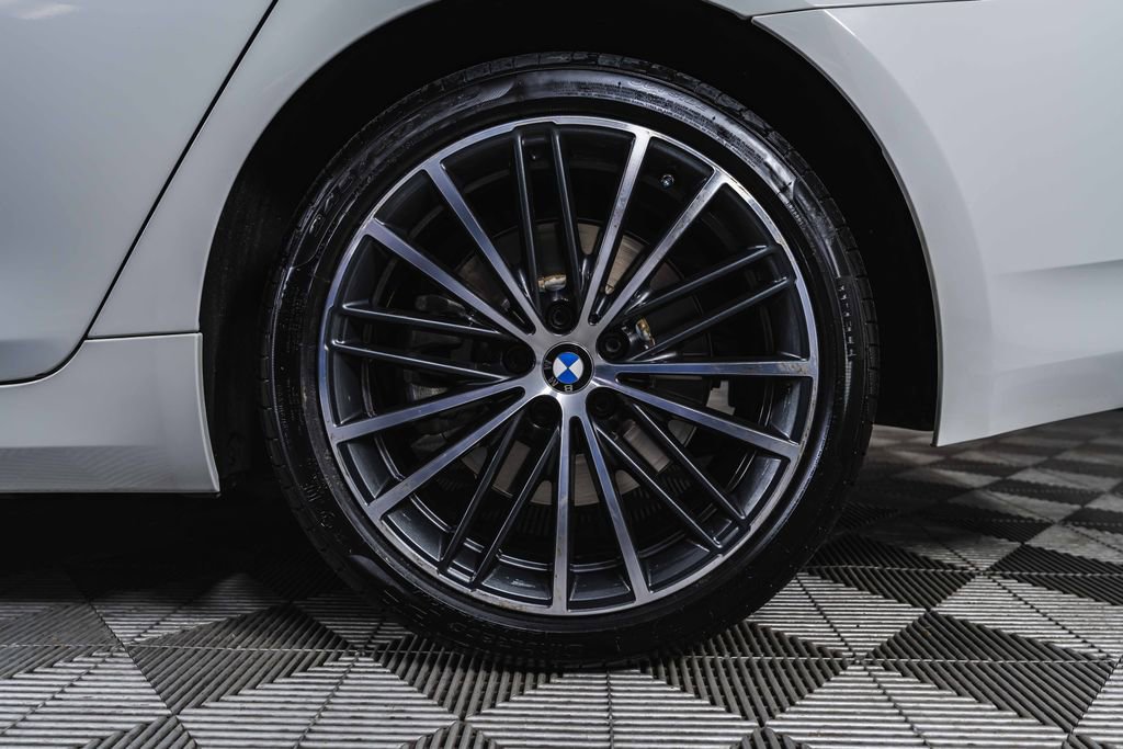 Used 2023 BMW 540i w/ Premium Package image 38
