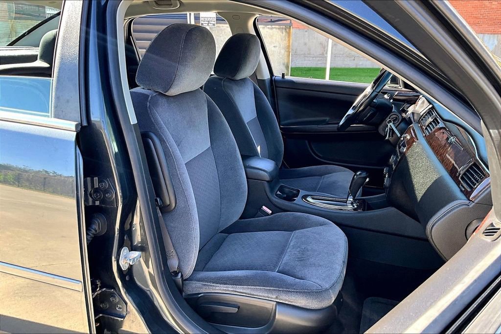 Used 2014 Chevrolet Impala LT w/ LT Sunroof Package image 9