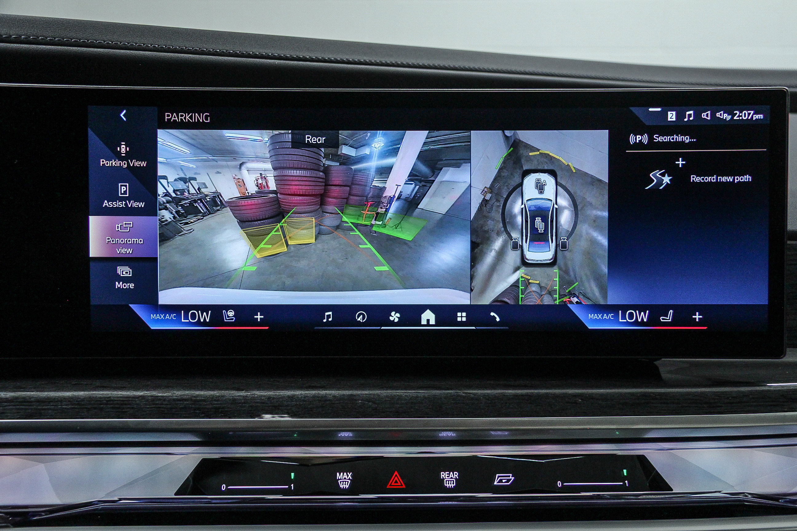 Used 2025 BMW i7 xDrive60 image 23