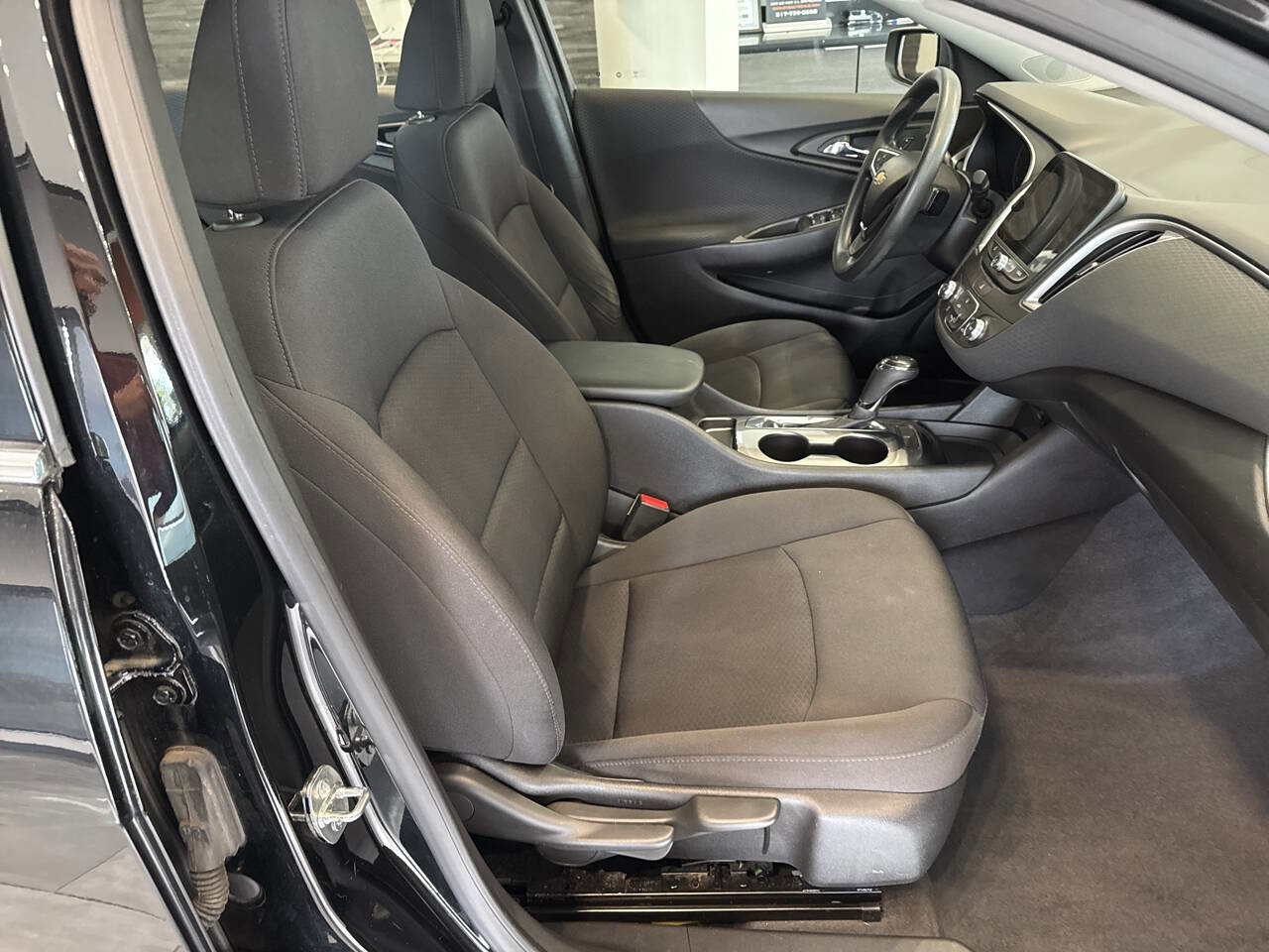 Used 2019 Chevrolet Malibu LS image 33