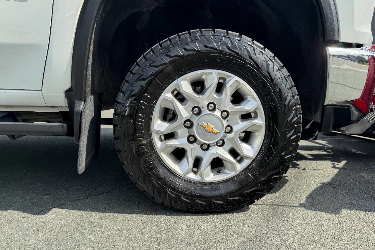 Used 2022 Chevrolet Silverado 3500 LT w/ Convenience Package image 16