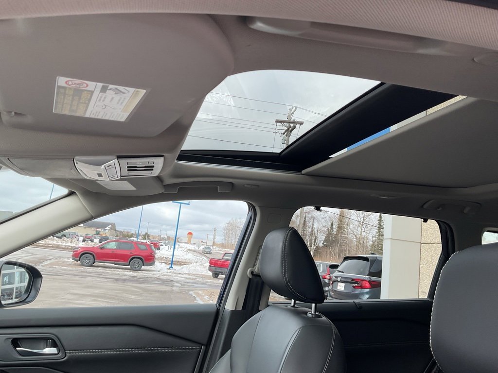 Used 2024 Nissan Rogue SL w/ SL Premium Package image 12