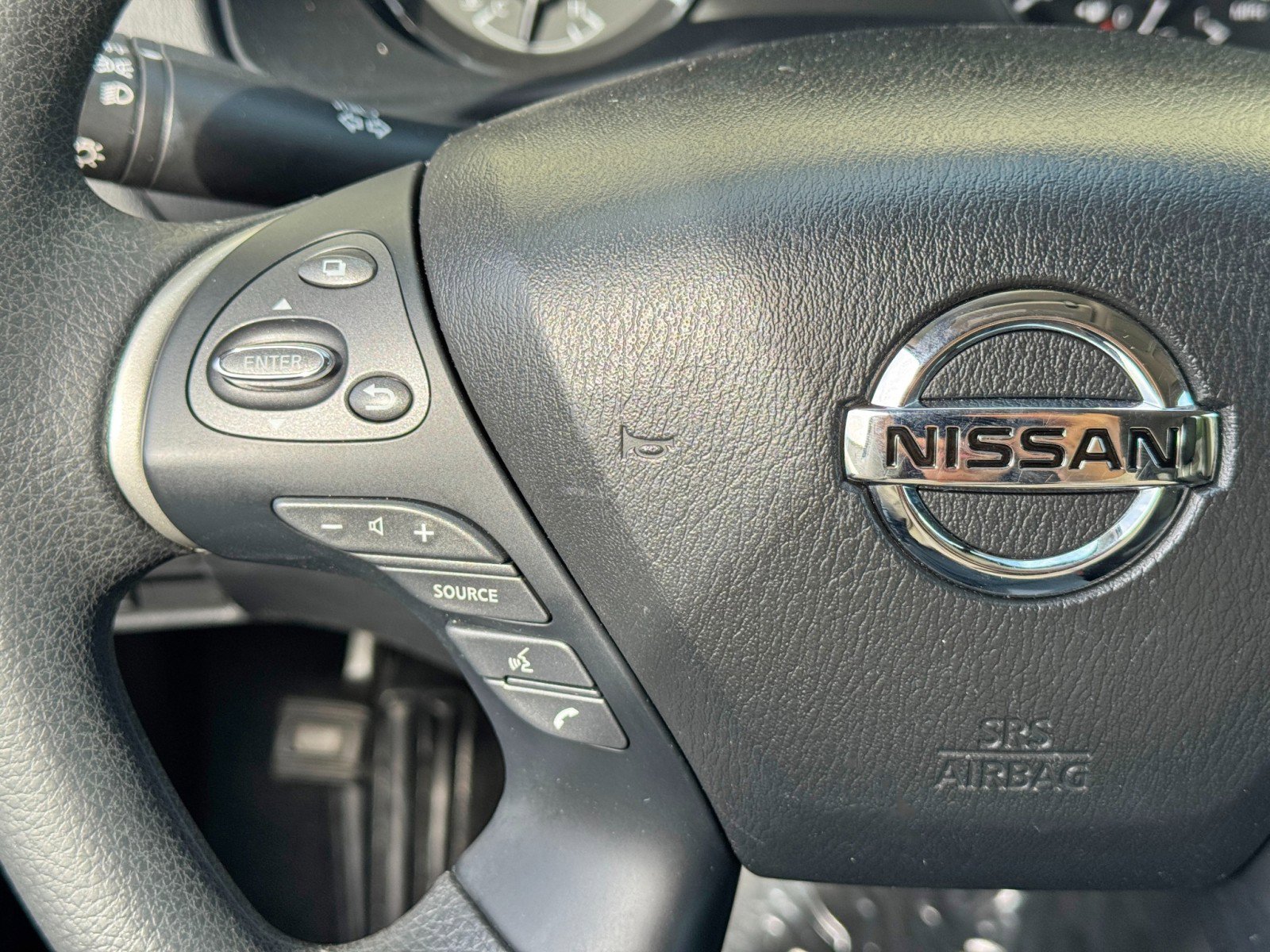Used 2020 Nissan Pathfinder S FWD image 19