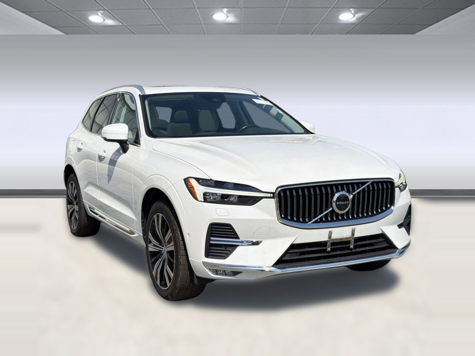 Certified 2023 Volvo XC60 B5 Plus AWD/4WD image 7