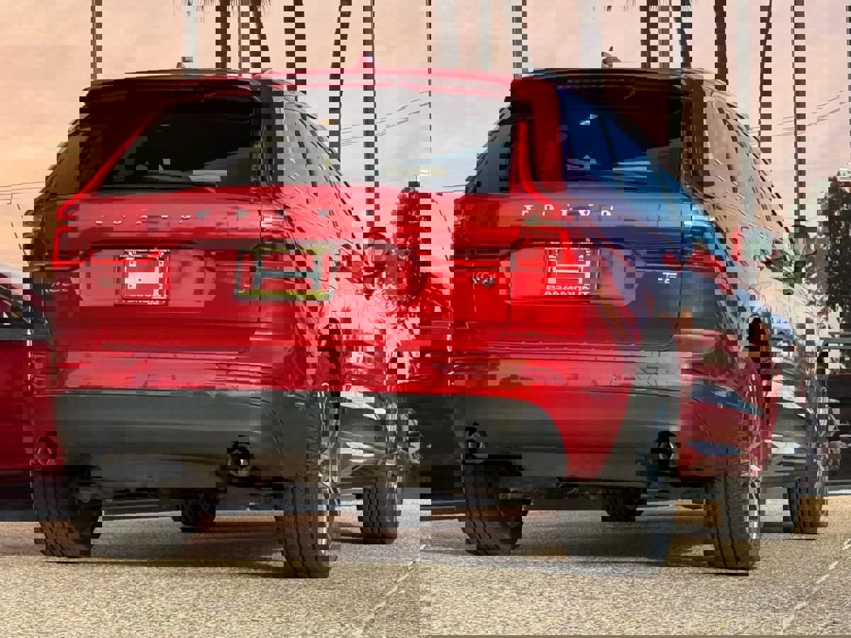 Used 2019 Volvo XC60 T5 Momentum w/ Advanced Package image 12