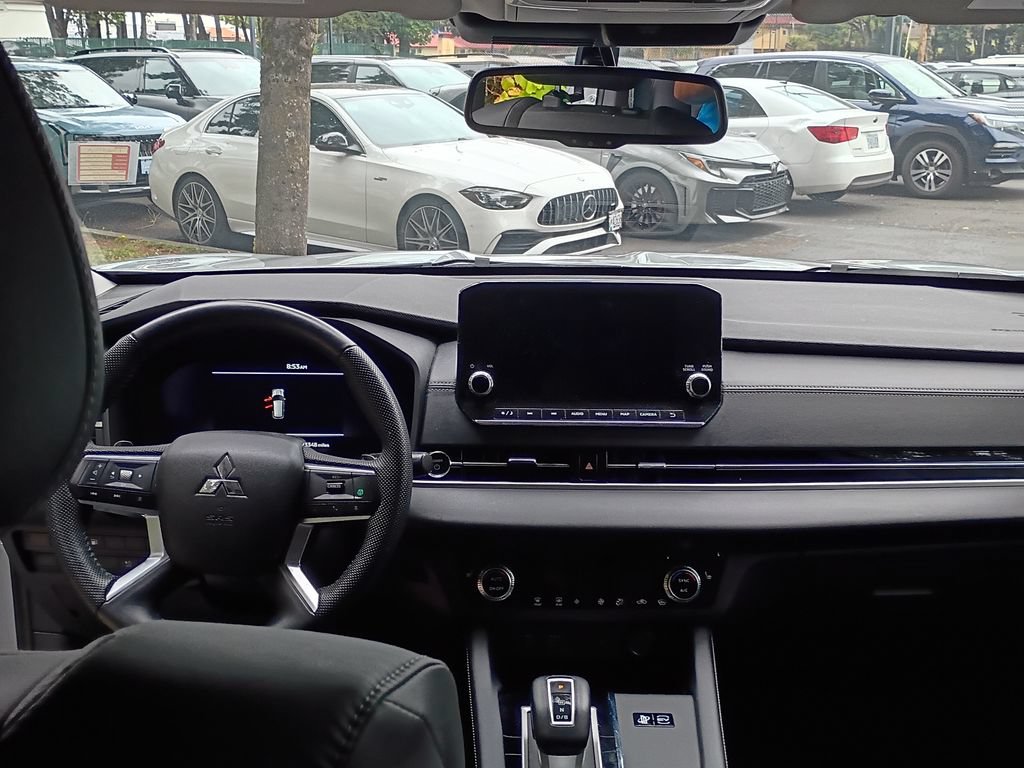 Used 2023 Mitsubishi Outlander 4WD Plug-In Hybrid image 17