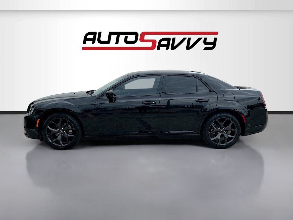 Used 2023 Chrysler 300 Touring w/ Sport Appearance Package RWD image 4