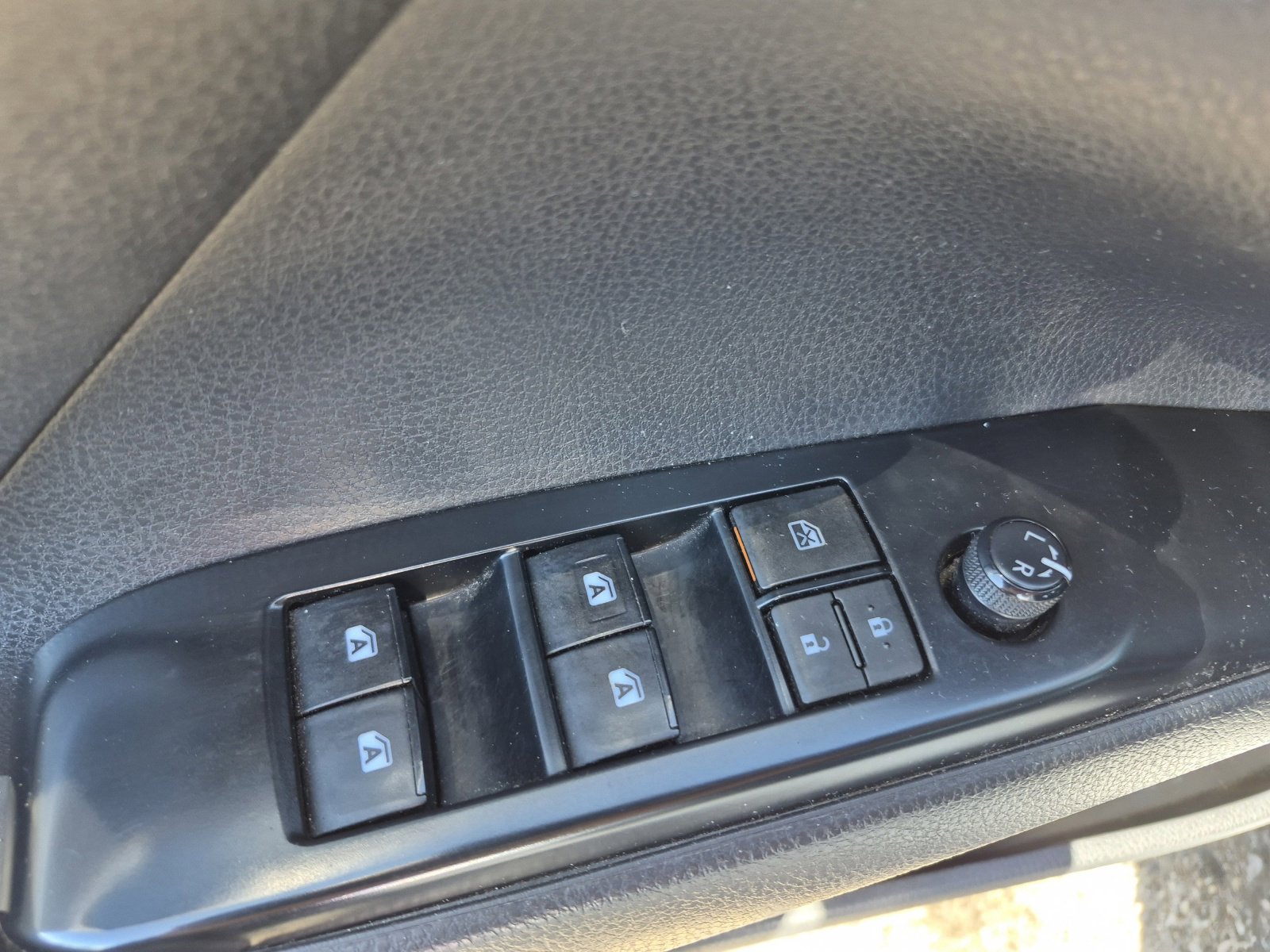 Used 2019 Toyota Camry LE FWD image 13