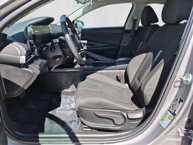 Used 2025 Hyundai Elantra SEL FWD image 17
