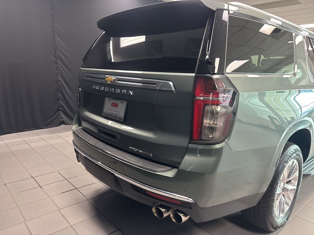 Used 2023 Chevrolet Suburban Premier image 4