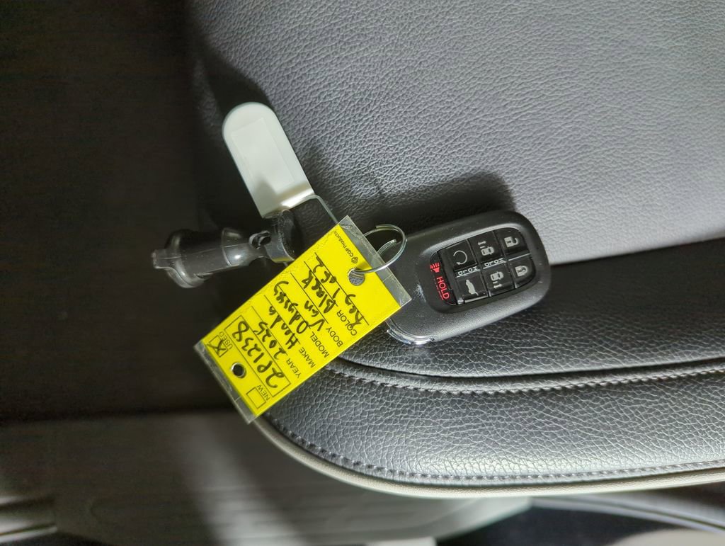 Certified 2025 Honda Odyssey Touring image 24