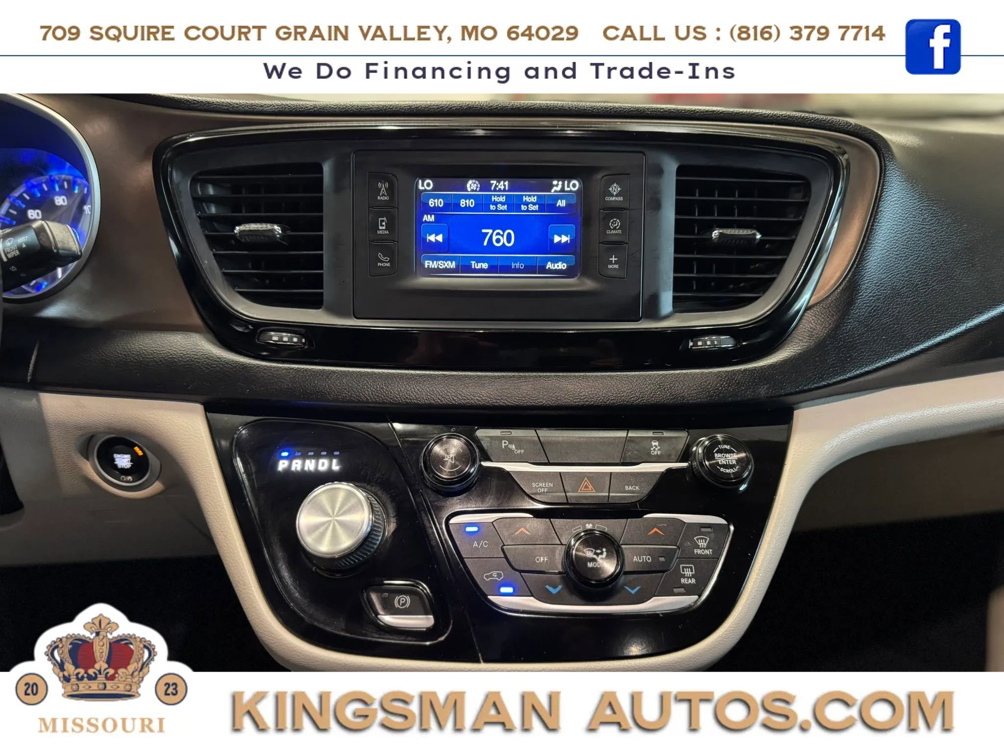 Used 2017 Chrysler Pacifica Touring-L w/ Tire & Wheel Group FWD image 16