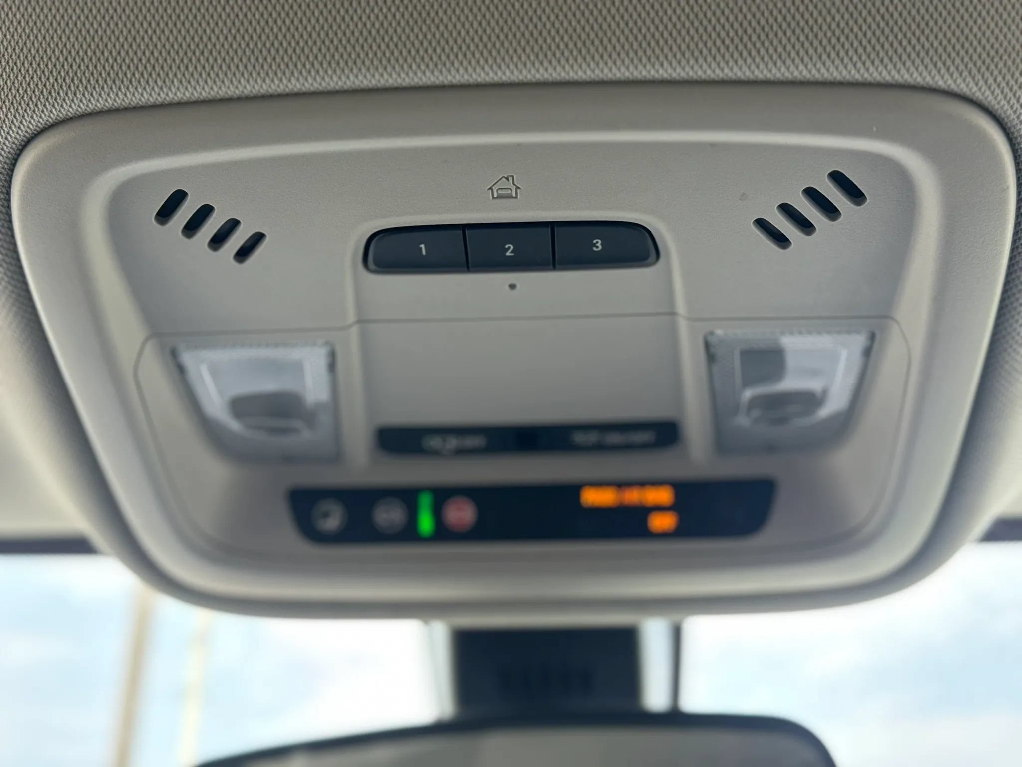 Used 2020 Chevrolet Traverse LT FWD image 29