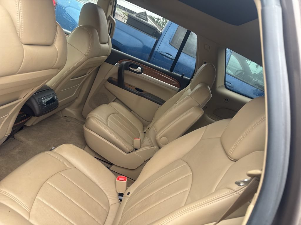 Used 2008 Buick Enclave CXL w/ Entertainment Package #4 FWD image 3