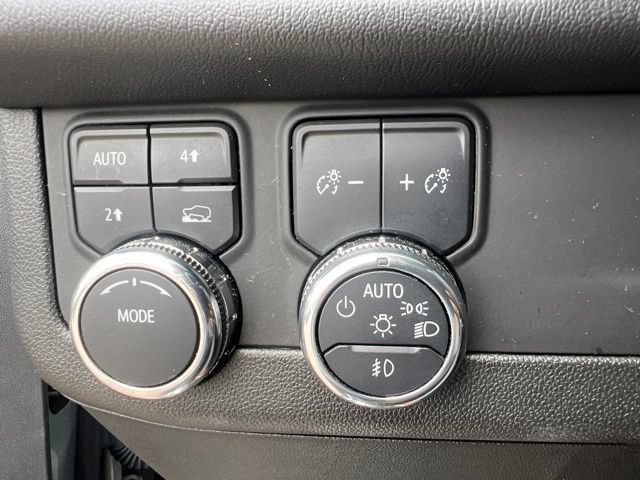 Used 2025 GMC Yukon XL Denali AWD/4WD image 22