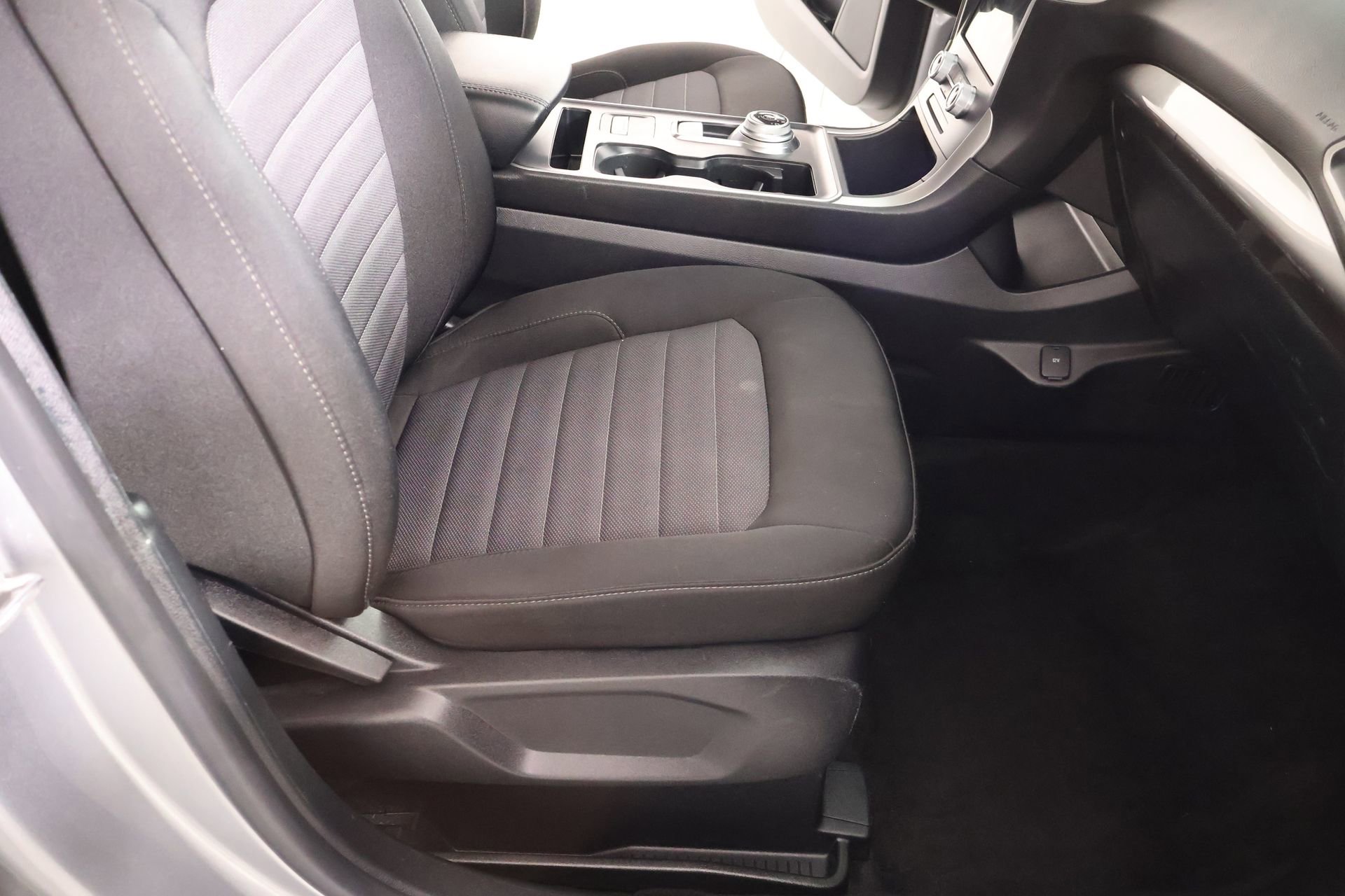 Used 2022 Ford Edge SE image 12