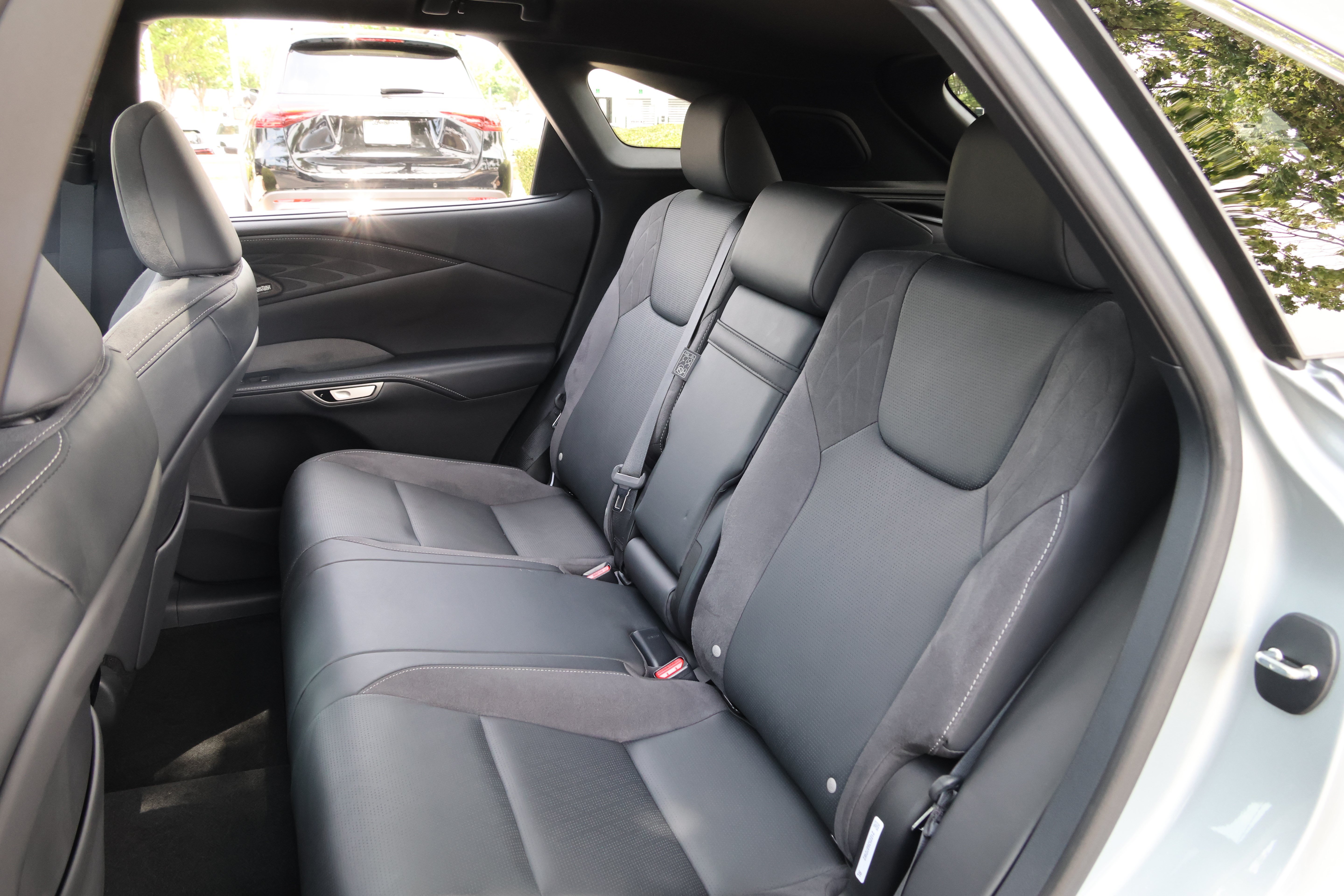 Certified 2023 Lexus RX 350 AWD w/ Accessory Package image 37