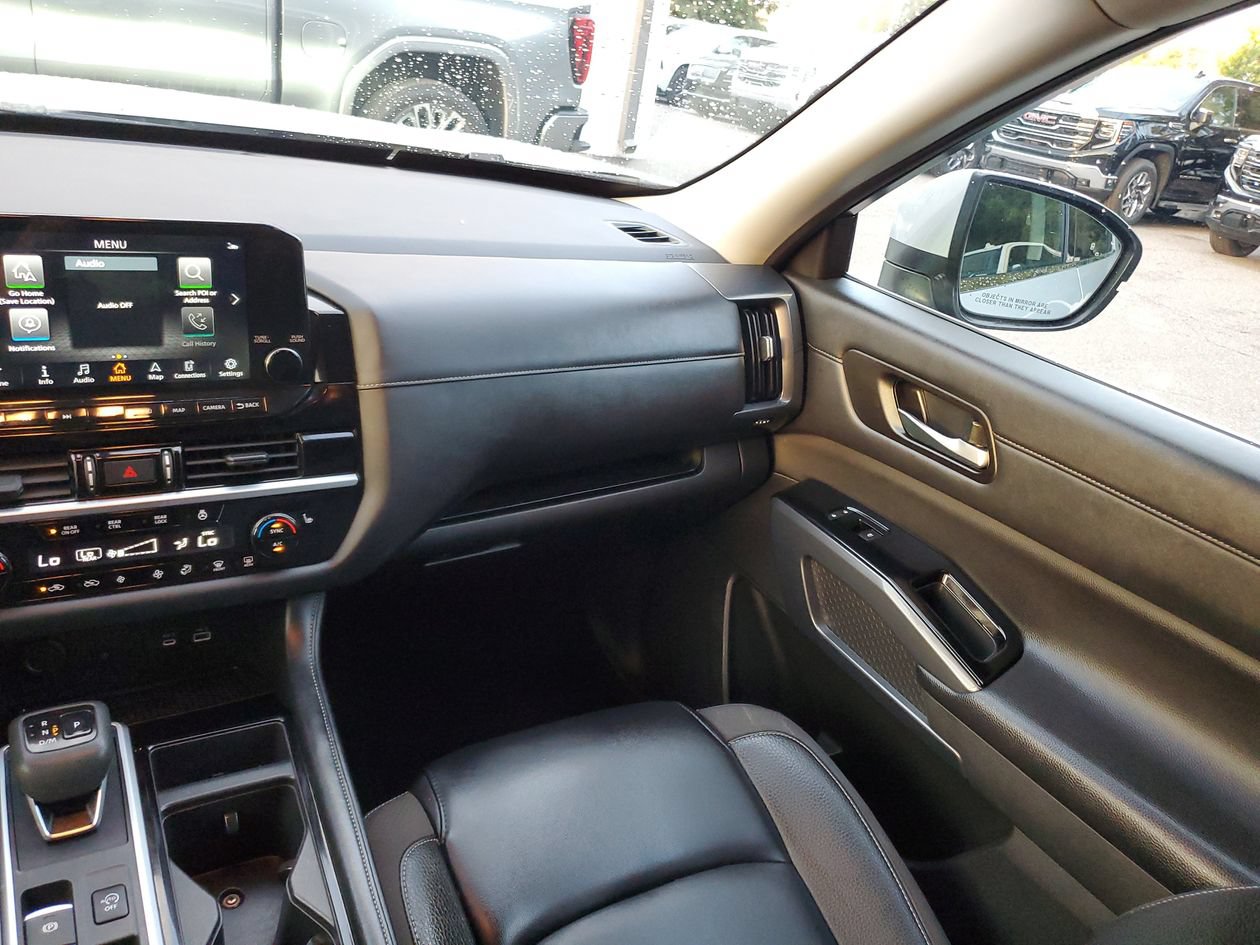 Used 2025 Nissan Pathfinder SL FWD image 14