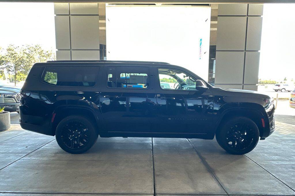New 2026 Jeep Grand Wagoneer L Limited AWD/4WD image 3