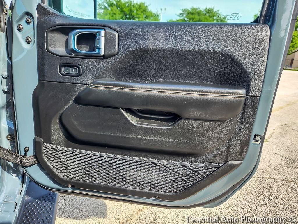 Used 2025 Jeep Wrangler Unlimited Sahara AWD/4WD image 19