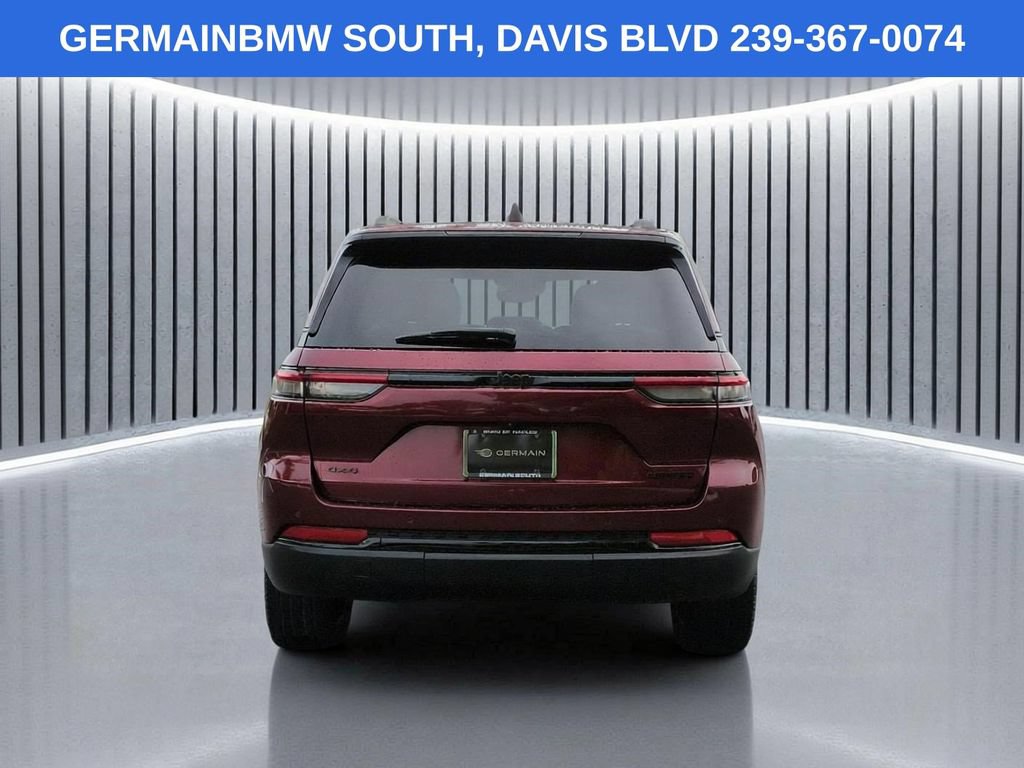 Used 2023 Jeep Grand Cherokee Limited w/ Black Appearance Package AWD/4WD image 6