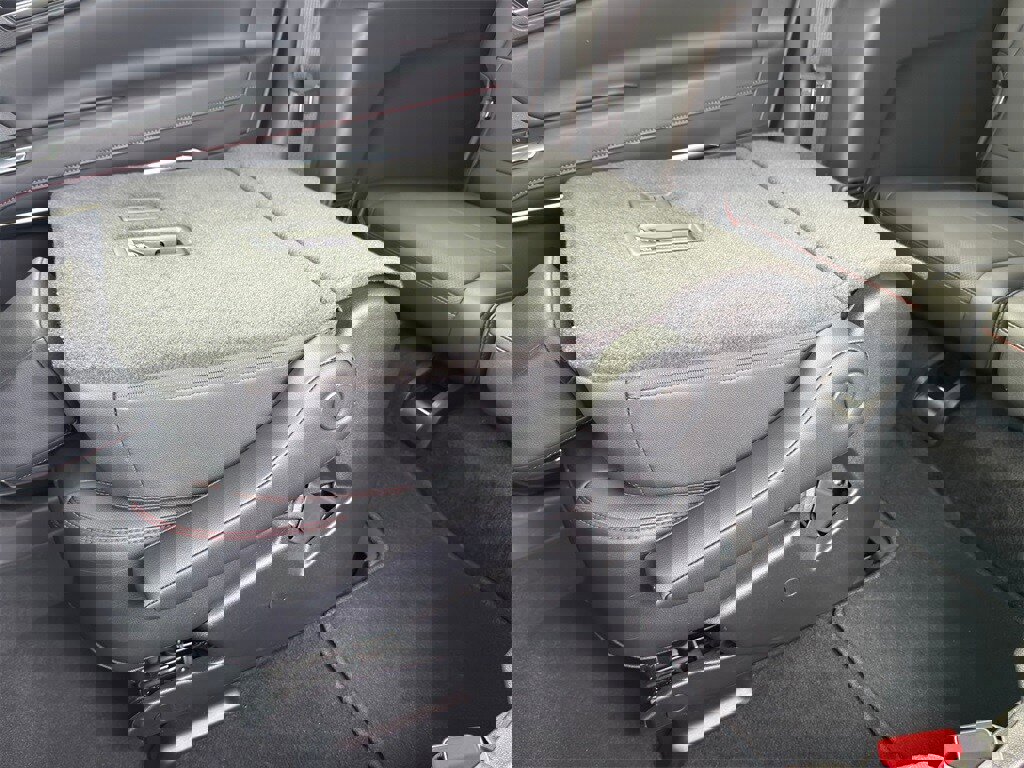 Used 2026 Chevrolet Traverse RS image 32