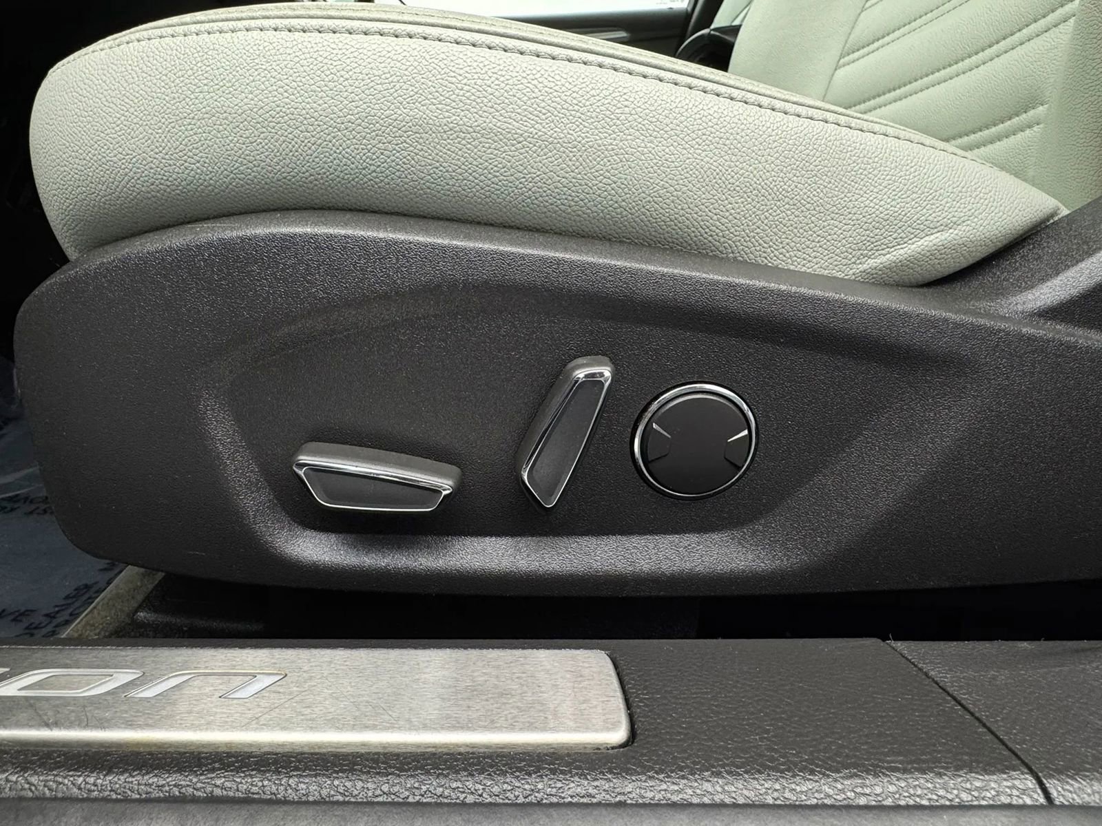 Used 2016 Ford Fusion SE image 12
