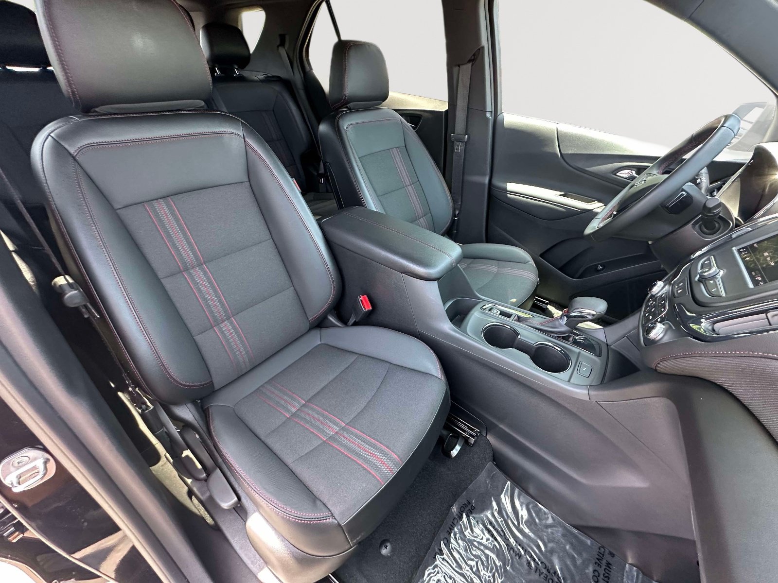 Used 2023 Chevrolet Equinox RS w/ LPO, Floor Liner Package FWD image 26