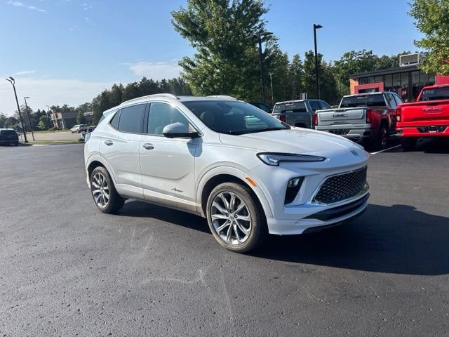 Used 2025 Buick Encore GX Avenir w/ Avenir Technology Package AWD/4WD image 4