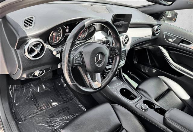 Used 2020 Mercedes-Benz GLA 250 4MATIC w/ Premium Package image 10