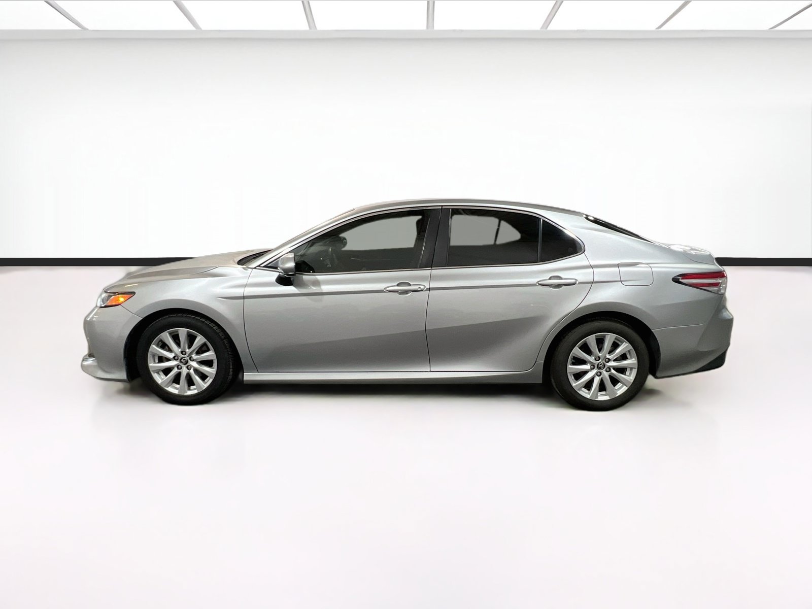 Used 2018 Toyota Camry LE FWD image 21
