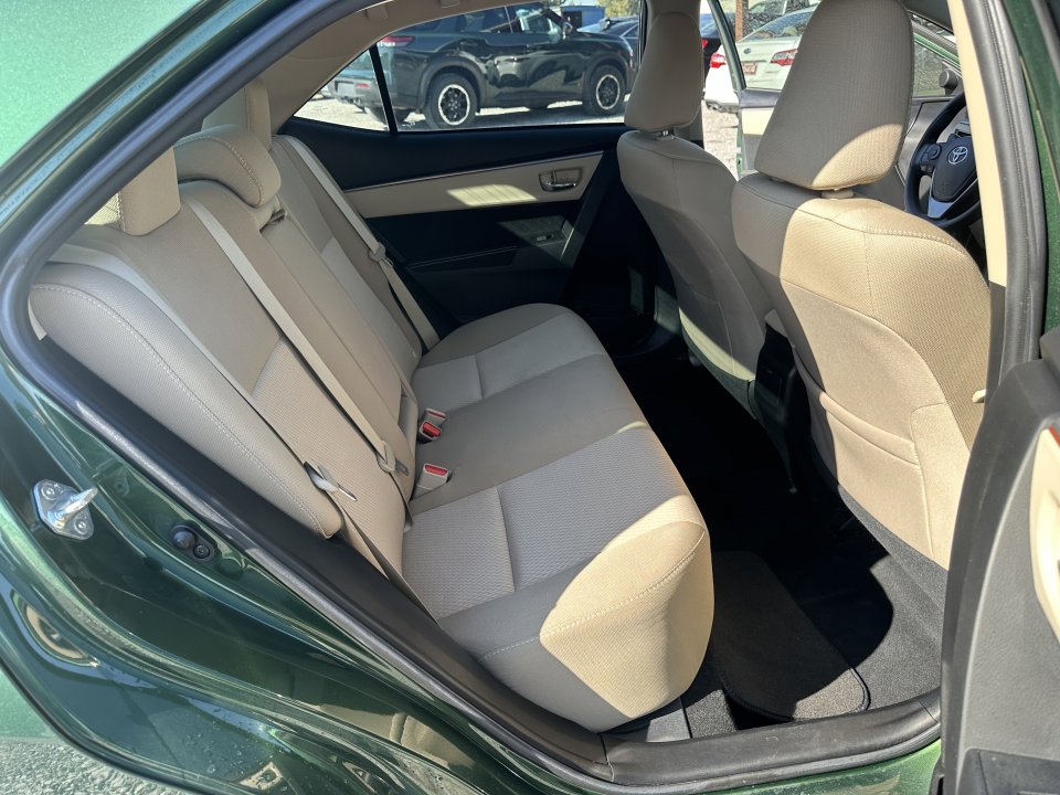 Used 2015 Toyota Corolla LE image 18