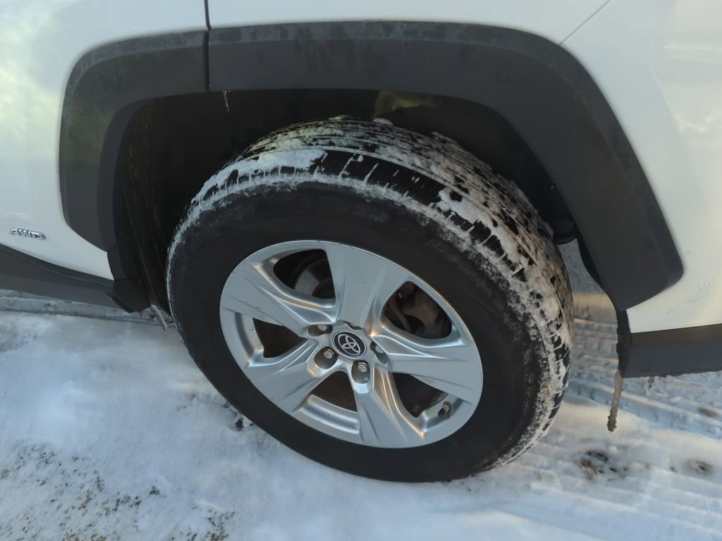 Used 2021 Toyota RAV4 LE image 5