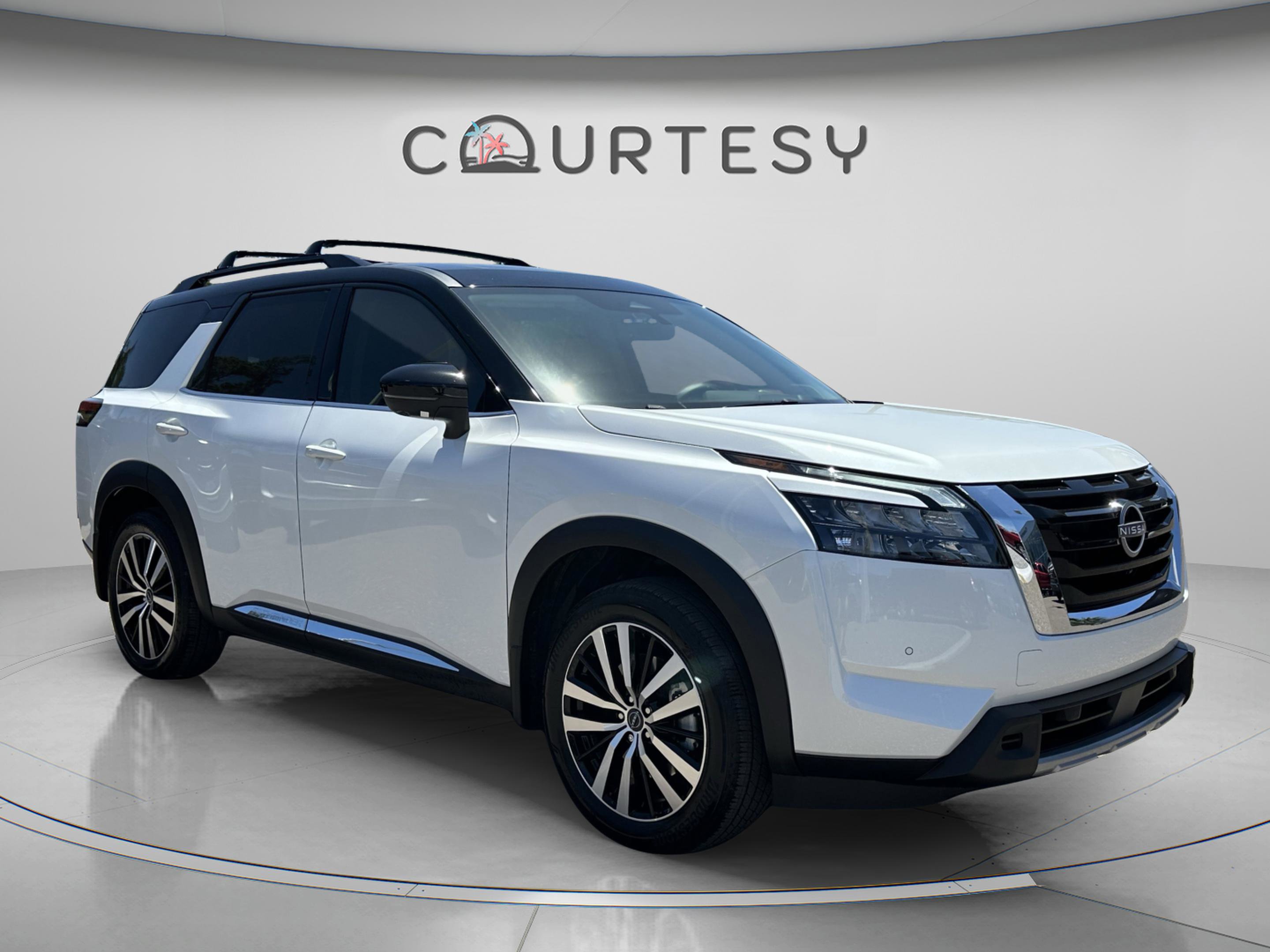 Certified 2025 Nissan Pathfinder Platinum w/ Cargo Package FWD image 9