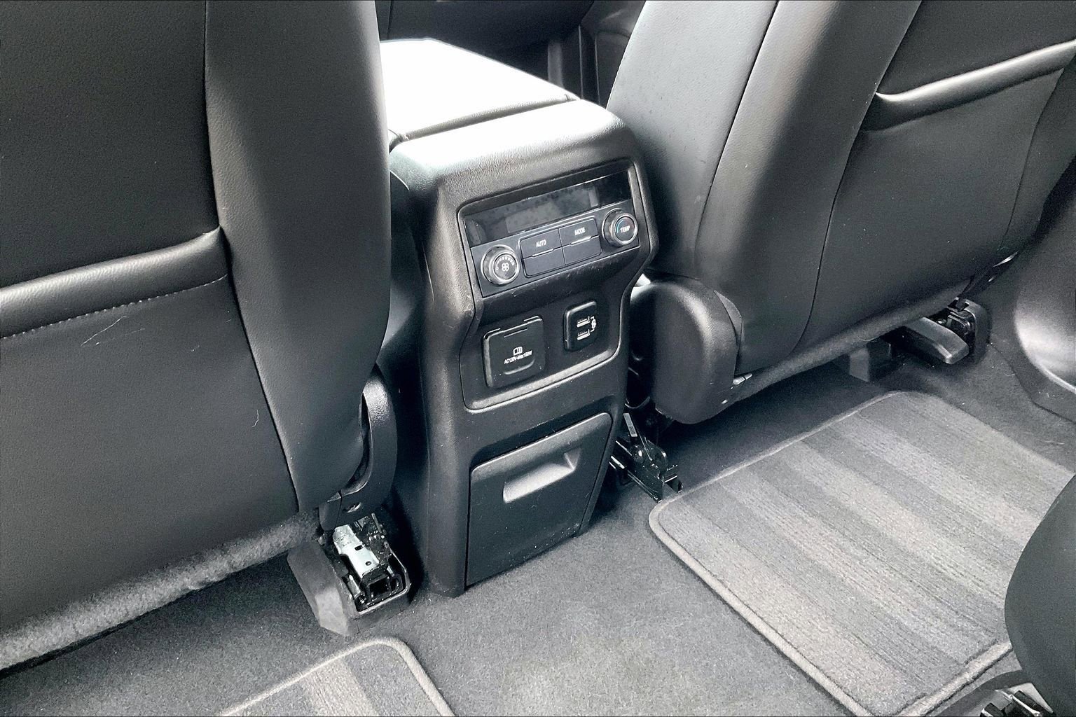 Used 2017 GMC Acadia SLT image 23