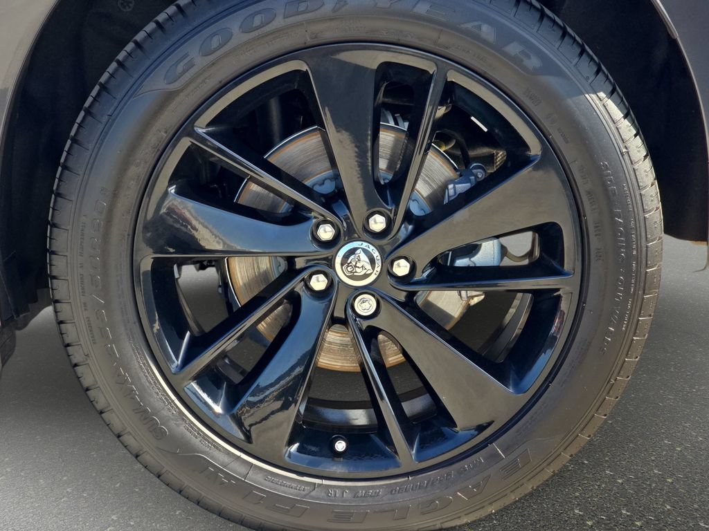 Certified 2025 Jaguar F-PACE R-Dynamic S AWD/4WD image 34