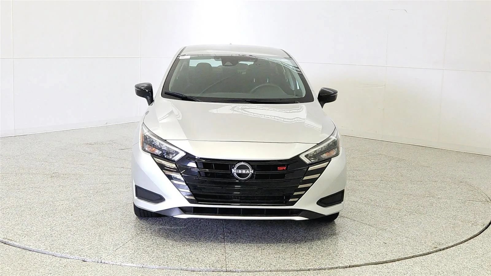Used 2024 Nissan Versa SR FWD image 2