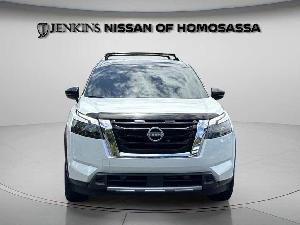 Used 2025 Nissan Pathfinder Platinum FWD image 13