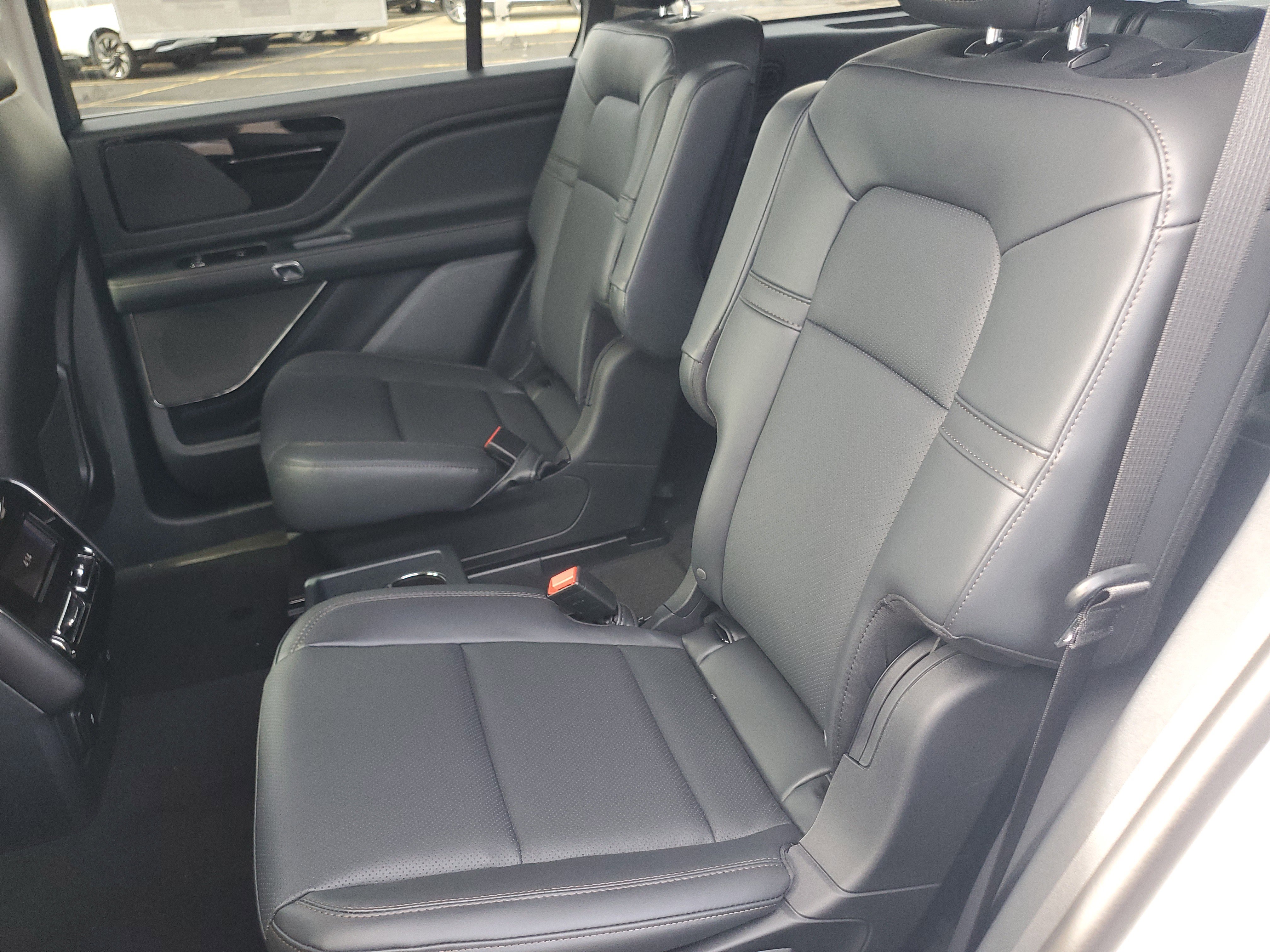 New 2026 Lincoln Aviator AWD image 24