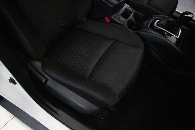 Used 2018 Nissan Rogue SV image 17