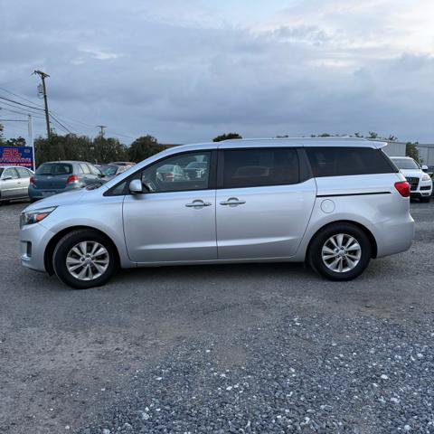 Used 2017 Kia Sedona LX w/ LX Essentials Premium Package FWD image 5