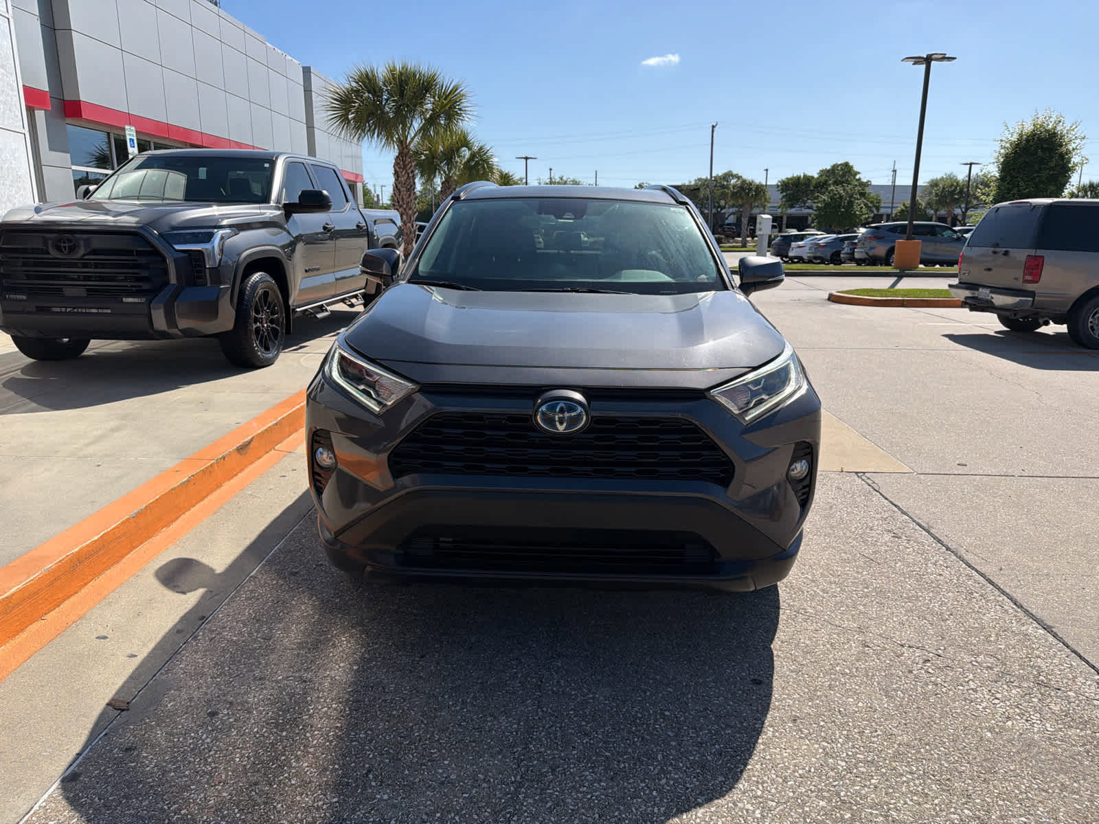 Used 2020 Toyota RAV4 XLE w/ Convenience Package image 5