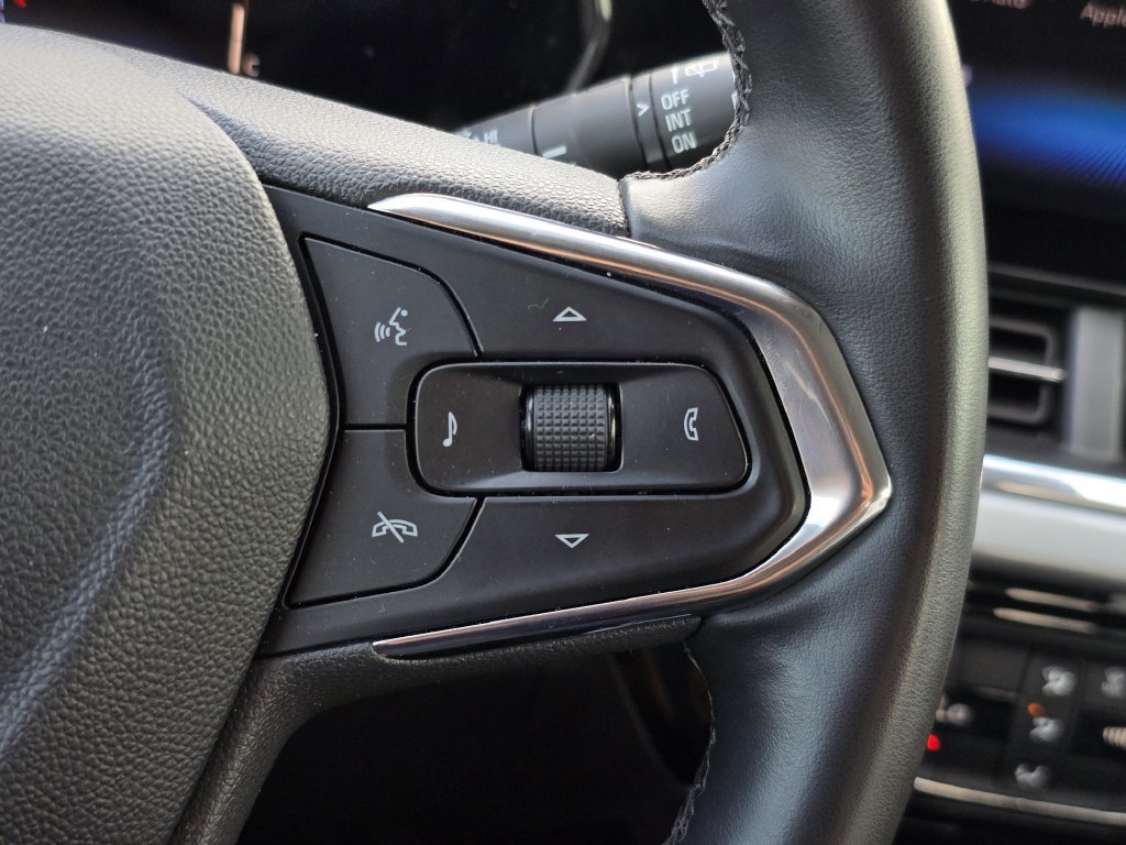 Used 2025 Chevrolet Trax LT w/ Driver Confidence Package FWD image 27
